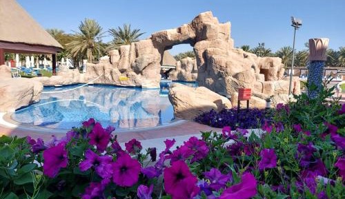 Oasis Deluxe King Room with Pool View - 20% discount on F&B and 30% discount on Spa