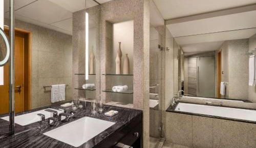 Deluxe King Room with Burj Khalifa View