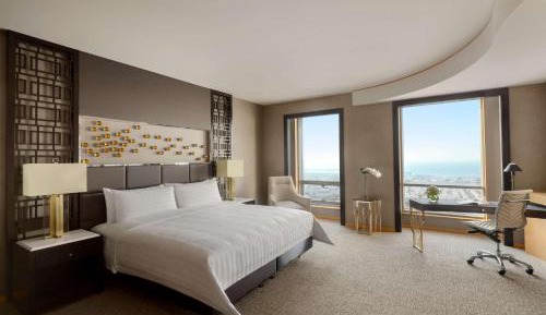 Horizon Executive Room - Lounge Access Including Afternoon Tea, All Day Soft Beverages, Evening Sundowners & Canapes 