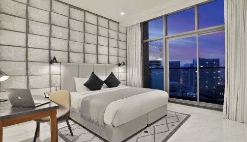 Premium One-Bedroom Apartment with Free Beach and Mall Shuttle