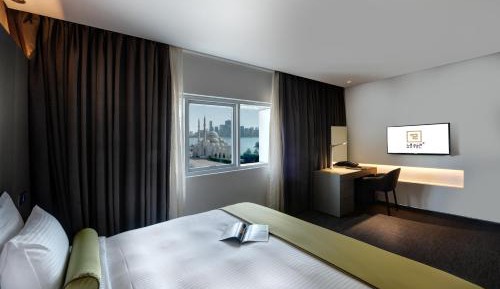 Family Suite - Partial Lagoon View
