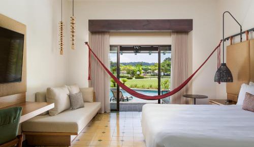Swim up room, Adults only, Guest room, King, Poolside view
