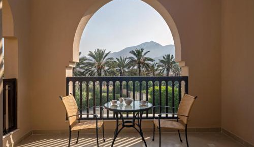 Standard Room, Queen Bed, Garden View