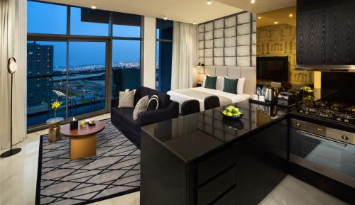 Premium Studio with Free Beach and Mall Shuttle
