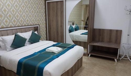 Deluxe King Suite