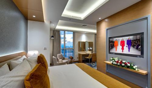 S Suite with 20% Off Food & Beverage (excluding in-room dinning)