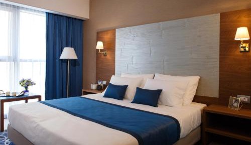 Large Business Double or Twin Room with Side View