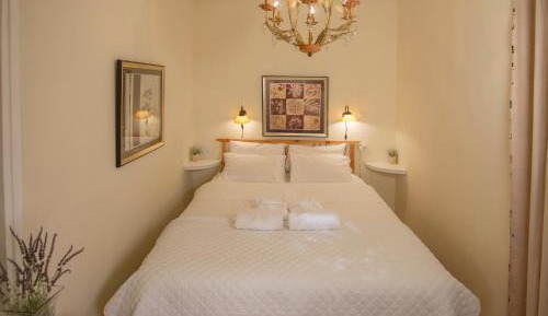 Cherry Suite (NO Jacuzzi)