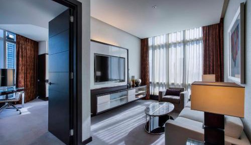 Manor Club Deluxe Suite - Skyline View