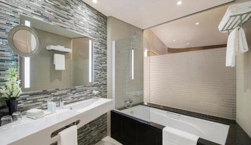 Guest Room – King Bed