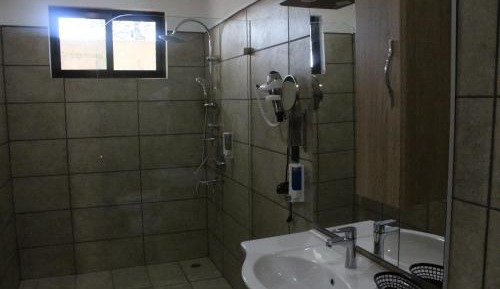 Queen Room - Non-Smoking
