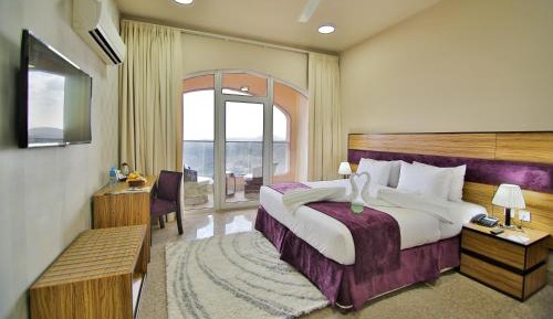Suite with Mountain View