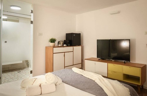 Kerem HaTeimanim Apartment | Yemen Studio in the Carmel House by Sea N' Rent