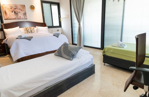 Holon House | Grace Holon Villa & Pool