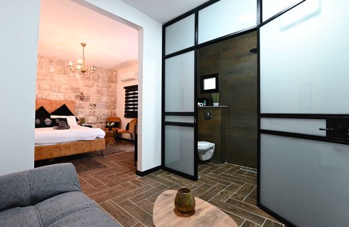 Safed Villa | Villa Confita