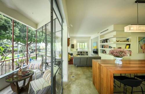 Tel Aviv City Center Apartment | Spacious & Green 3BR Apt w Balcony