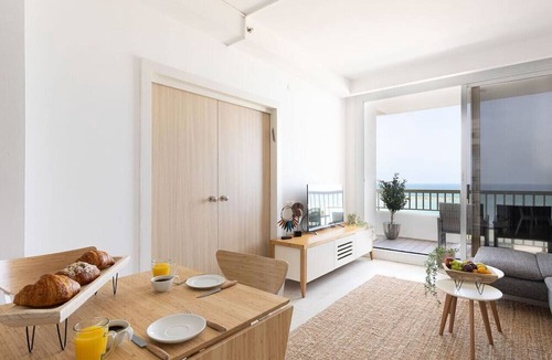 Tel Aviv Promenade Apartment | Panoramic Seaview Balcony Escape by Sea N Rent