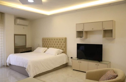 Jabal Al-Hussein Apartment | Amazing one Bedroom Apartment in Amman, Elwebdah 5