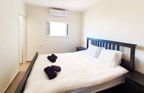 Bat Yam Apartment | Charming 3bdr apt with sea view B5