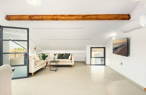 Vered Hagalil Apartment | MAMAD - Sunny Hilltop Hideaway by Sea N' Rent