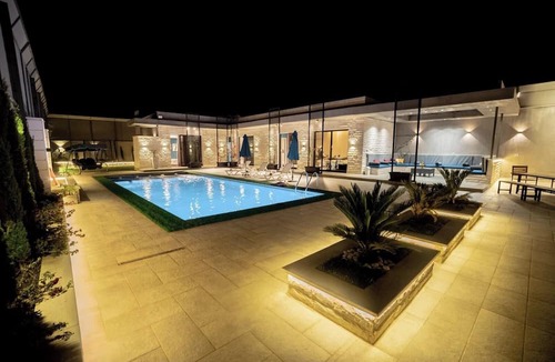 Al Rama House | Prime location, amenities & luxurious vibes