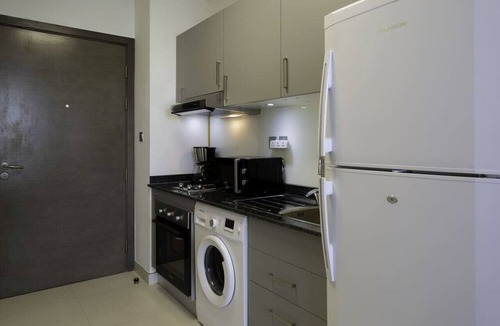 Discovery Gardens Apartment | Luxury Studio 5 mins from Ibn Batuta!