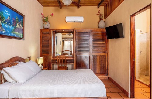 Matapalo Apartment | Cozy Beachside Studio with Pool and Free WiFi
