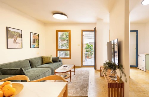 Jaffa Apartment | Andromeda's Charm by Sea N' Rent