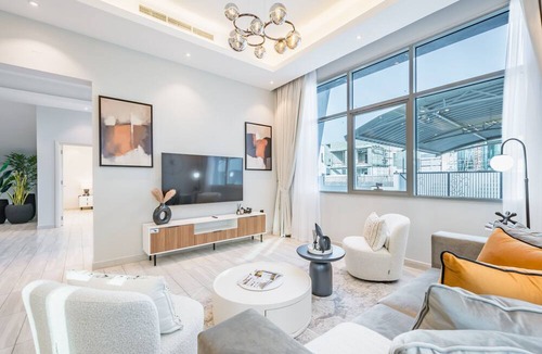 Jumeirah Park Villa | Luxurious 8BR Villa with Assistant Room at Jumeirah Park by Deluxe Holiday Homes