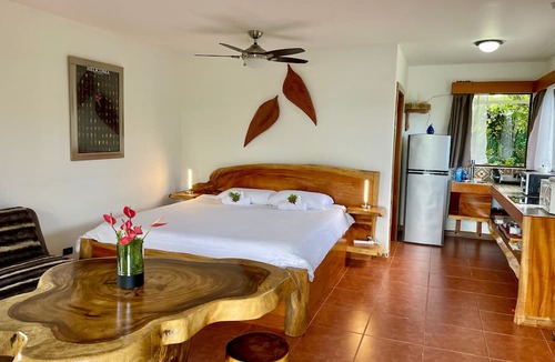 Arenal House | The Fruit Tree Garden Bromeliad Suite