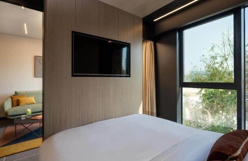Bat Yam Apartment | Magnificent 1BR Suite Near Rothschild Boulevard