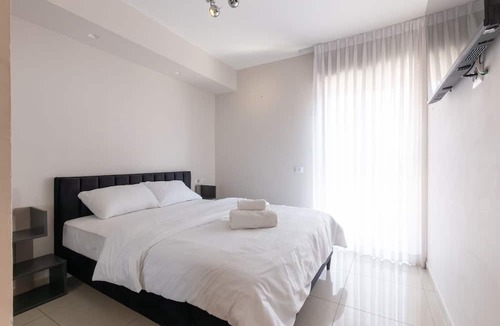 Kiryat Ono Apartment | Luxury Tower parking Shopping Mall 2BR
