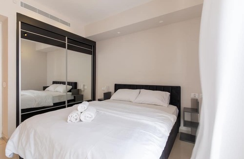 Kiryat Ono Apartment | Luxury Tower parking Shopping Mall 2BR