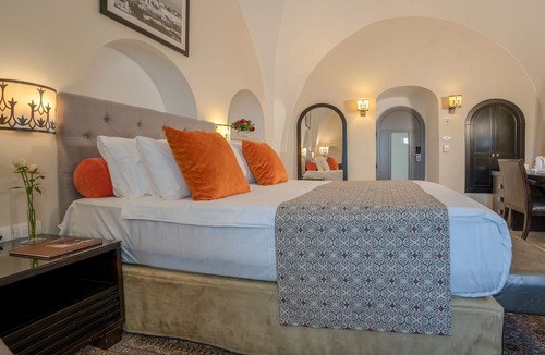Old City Hotel | The Sephardic House