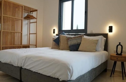 Mahane Israel Apartment | ♥MAMILLA'S Chic ♥ Stunning 2 BDR w. balcony ♥Parking ♥NEW!