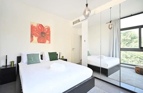Kerem HaTeimanim Apartment | Cozy 2BR with Parking near the sea by HolyGuest