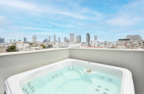 Kerem HaTeimanim Apartment | Spacious 4 BR Penthouse with Sea View by HolyGuest