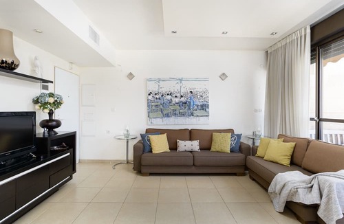 Tel Aviv Promenade Apartment | MAMAD Airy & Bright with Balcony & Parking steps from Beach by FeelHome