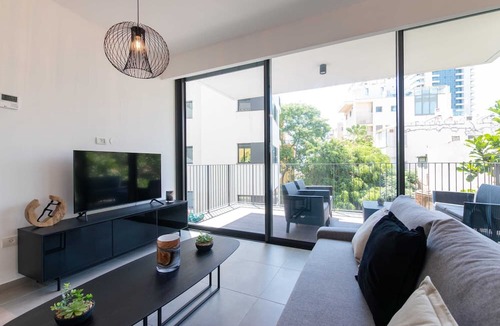 Kerem HaTeimanim Apartment | Charming & Quiet 1 BR in Heart Tel Aviv SAFE ROOM