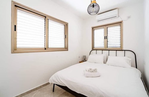 Kerem HaTeimanim Apartment | Amazing New 3BR in Yona Hanavi SAFE ROOM