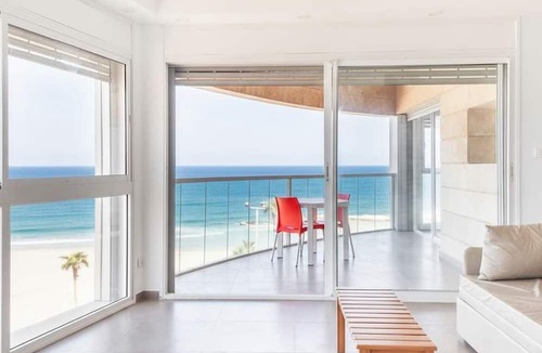 Bat Yam Apartment | Iconic Tower 3BR | Frontline Sea View | Mamad