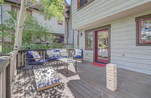 Steamboat Springs Ski Chalet | Fun Family Jaunt to Modern Chalet Chef's Kitchen Hot Tub AC EV
