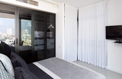 Kerem HaTeimanim Apartment | MAMAD High End 2BR with City & Sea View by FeelHome