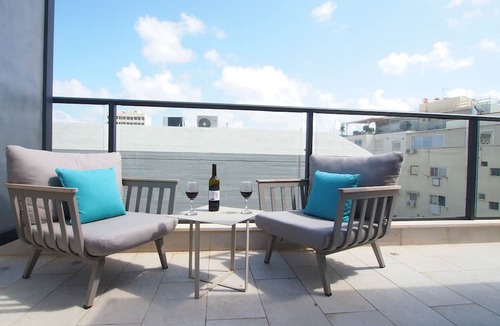 Tel Aviv Apartment | The Roof - By Sea Land Suites