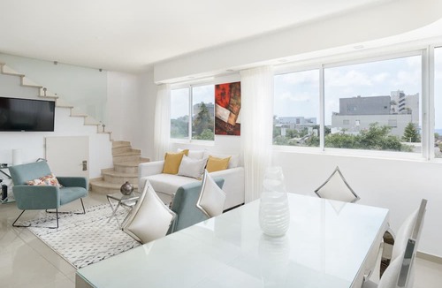 Old North Apartment | Penthouse with Terrace & Panoramic View by FeelHome