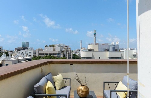 Old North Apartment | Penthouse with Terrace & Panoramic View by FeelHome