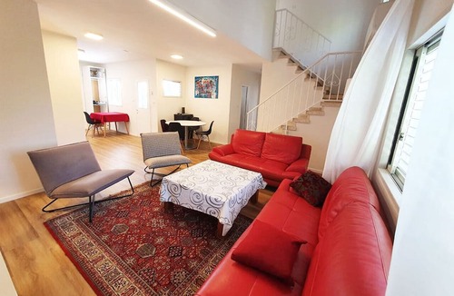 Ra'ananna Apartment | Ra'anana 3 BDR, 2 Baths, Rooftop View & Parking Family and Pet Friendly
