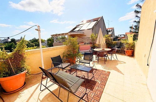 Ra'ananna Apartment | Ra'anana 3 BDR, 2 Baths, Rooftop View & Parking Family and Pet Friendly