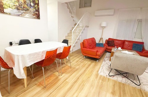 Ra'ananna Apartment | Ra'anana 3 BDR, 2 Baths, Rooftop View & Parking Family and Pet Friendly