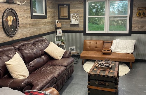 Darlington House | Home away from home right off the trail between Mineral Point and Darlington